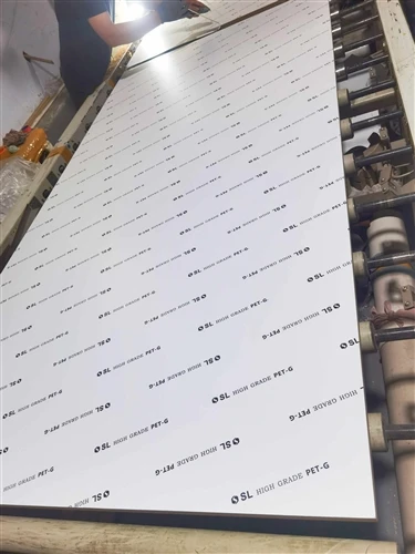 Další skvělá zásilka: 18mm 4x8 MDF s povrchem PET mířící do Kanady!
